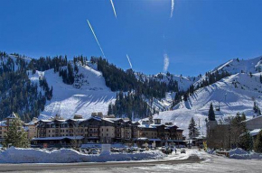 Palisades Tahoe Ski Condo - Remodeled 2 BR, Walking Distance to Lifts & Village